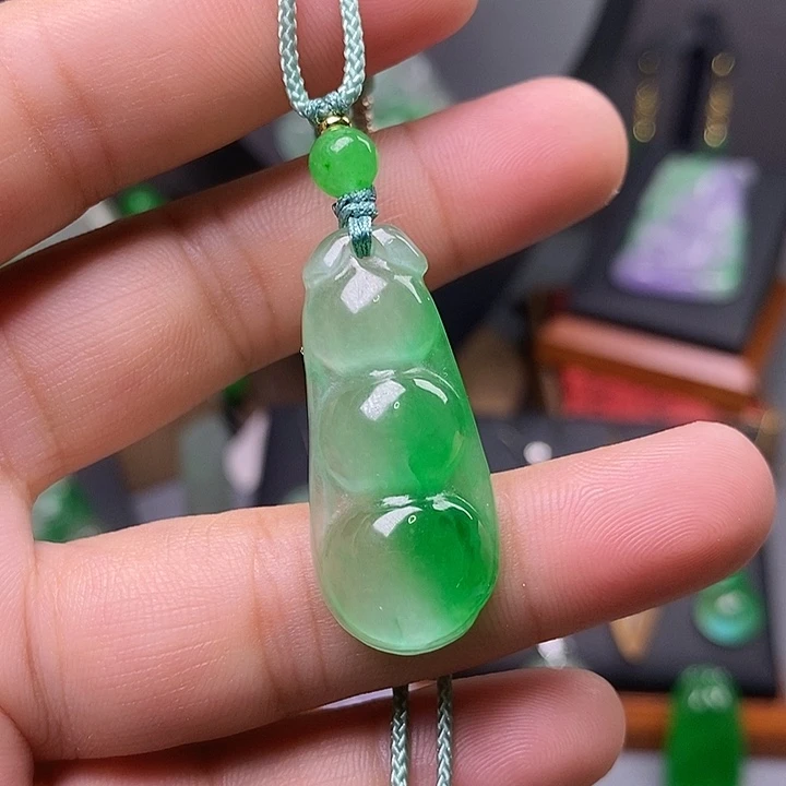 吊坠(赠链)未镶嵌翡翠