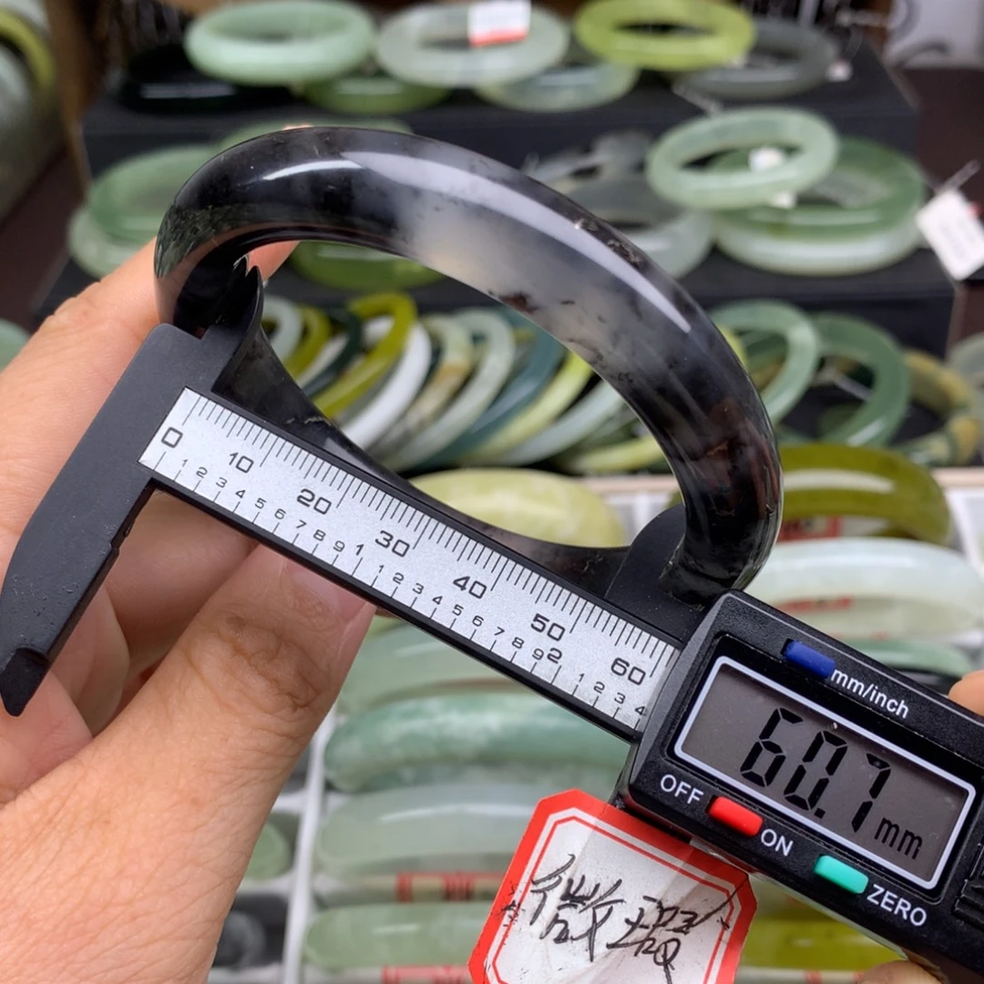 蛇纹石玉未镶嵌手镯774