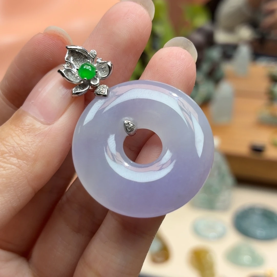 翡翠18K金镶嵌颈饰吊坠