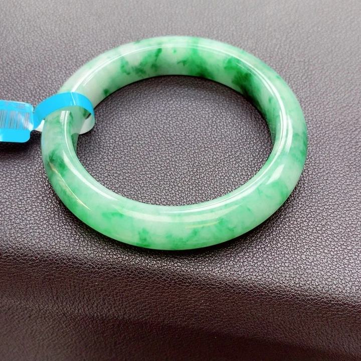 *****翡翠手镯未镶嵌翡翠