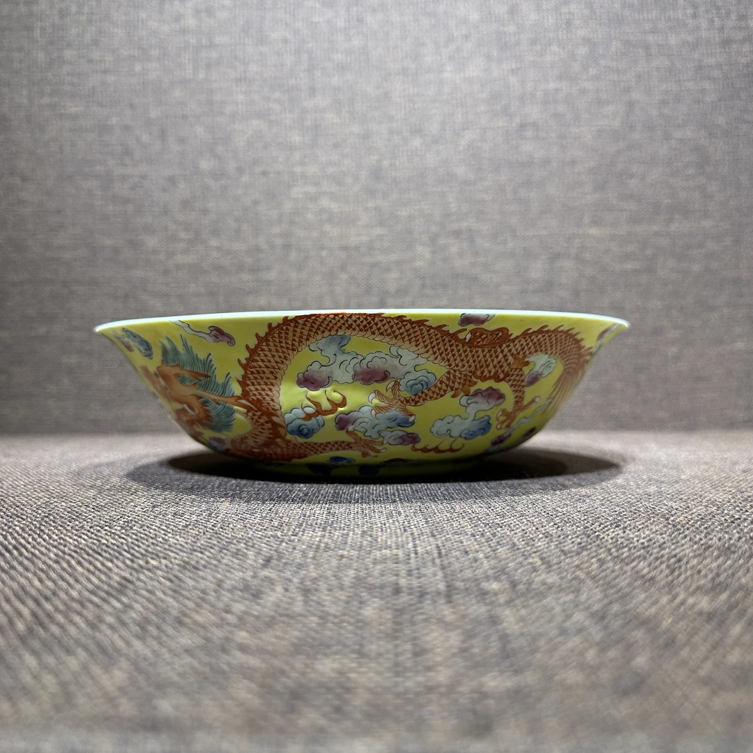 LJ1-25·黄地粉彩龙纹碗