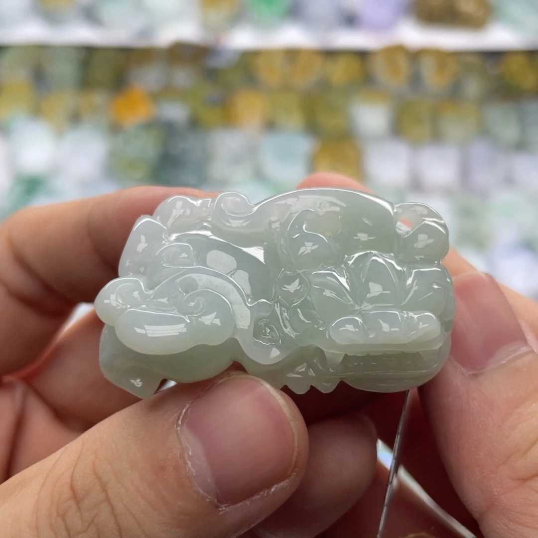 爱***超翡翠未镶嵌颈饰貔貅