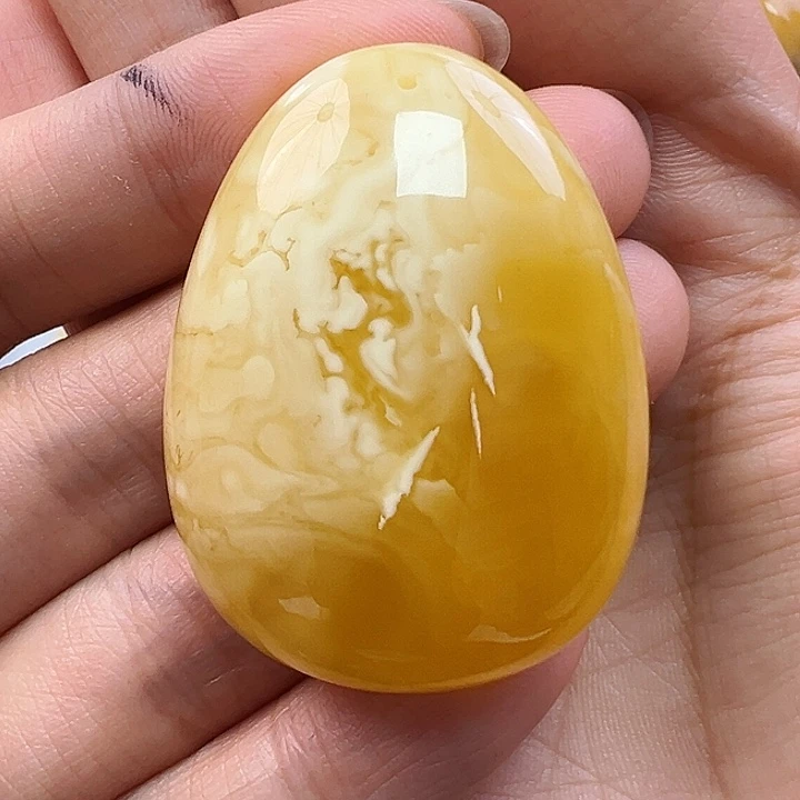 蜜蜡未镶嵌珠宝奇石