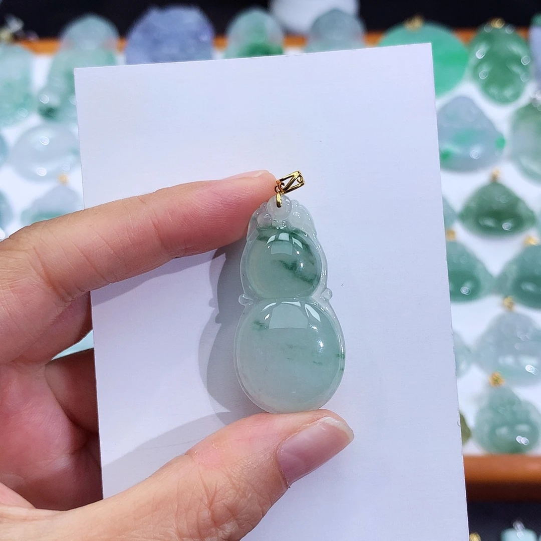 翡翠18K金镶嵌颈饰翡翠吊坠