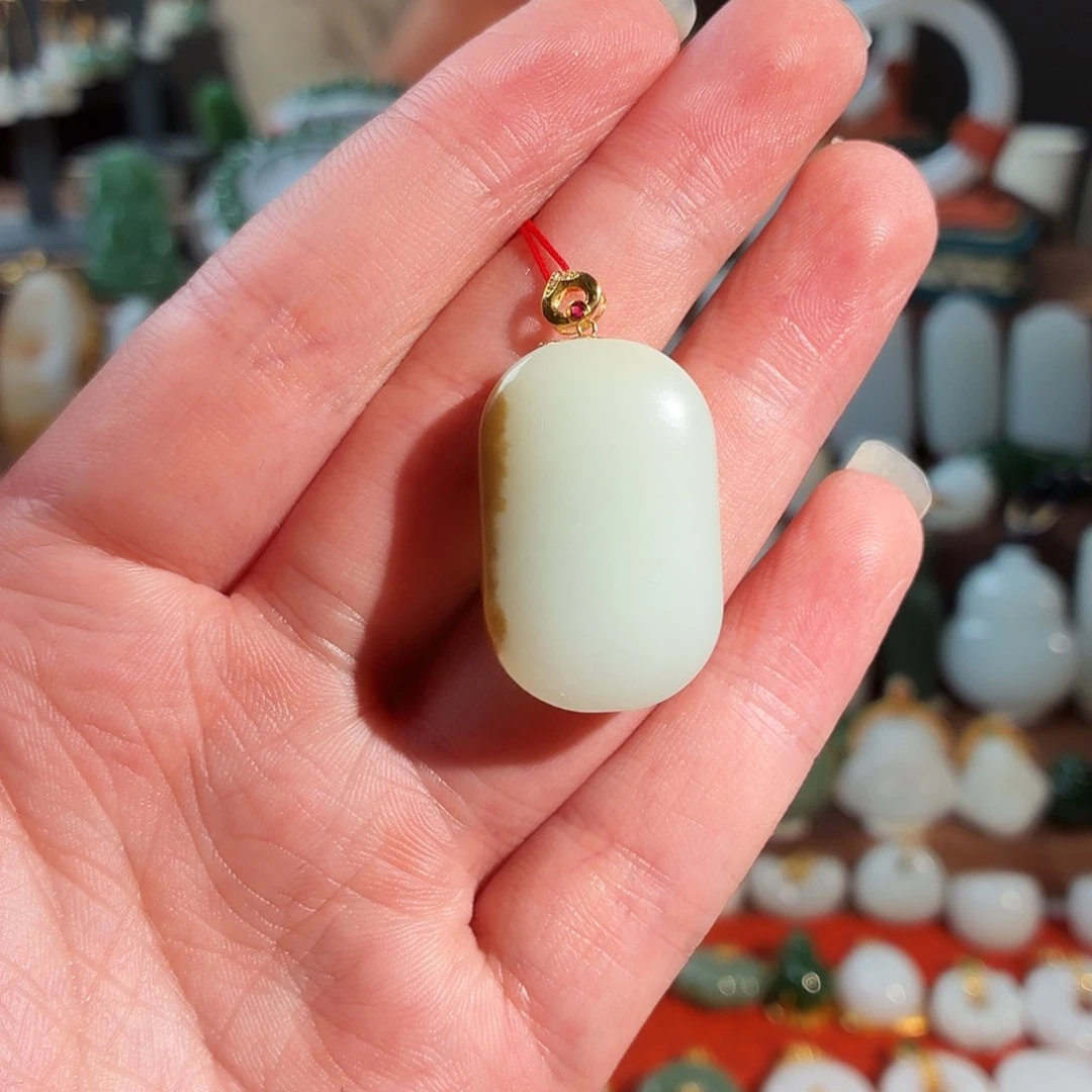 和田玉（糖玉）18K金镶嵌颈饰