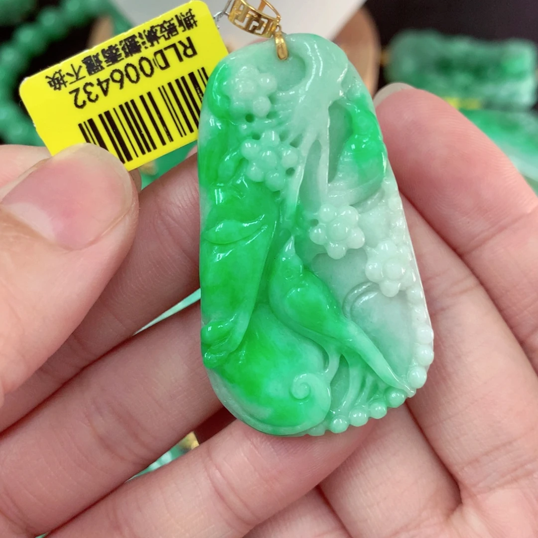 颈饰18K金镶嵌翡翠