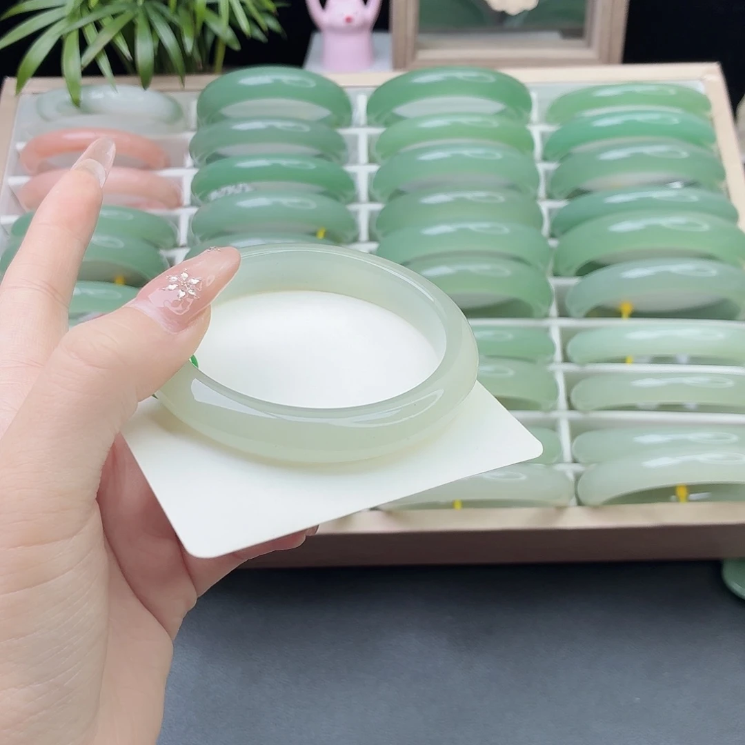 石英质玉未镶嵌手镯