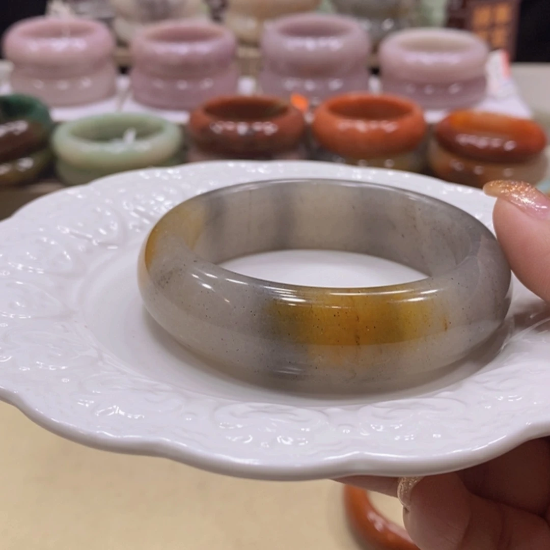 【闪购商品】未镶嵌手镯石英质玉