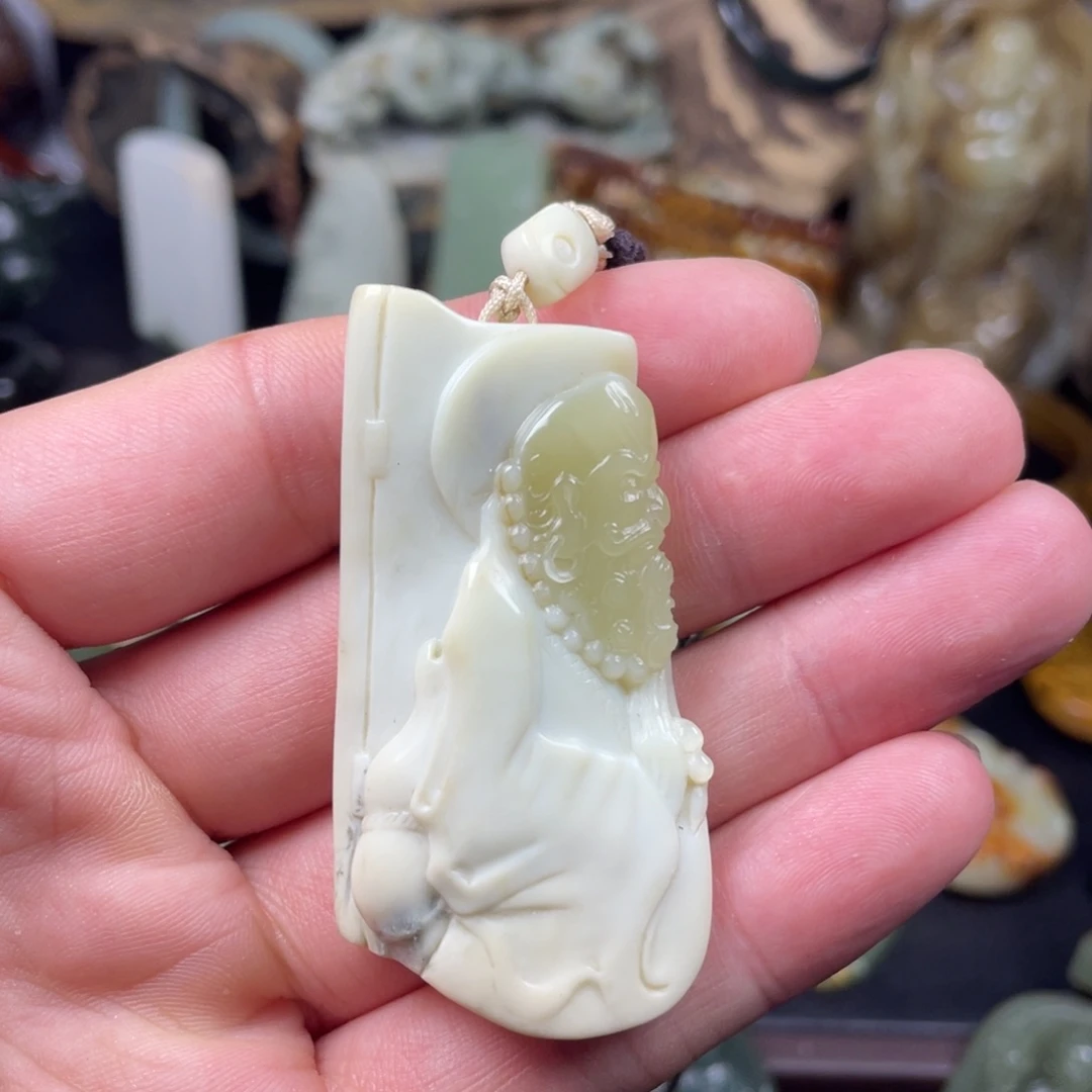 清***水岫岩老玉（透闪石质玉）未镶嵌颈饰