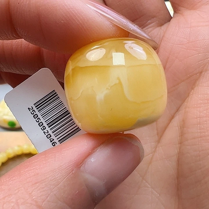 蜜蜡未镶嵌珠宝奇石