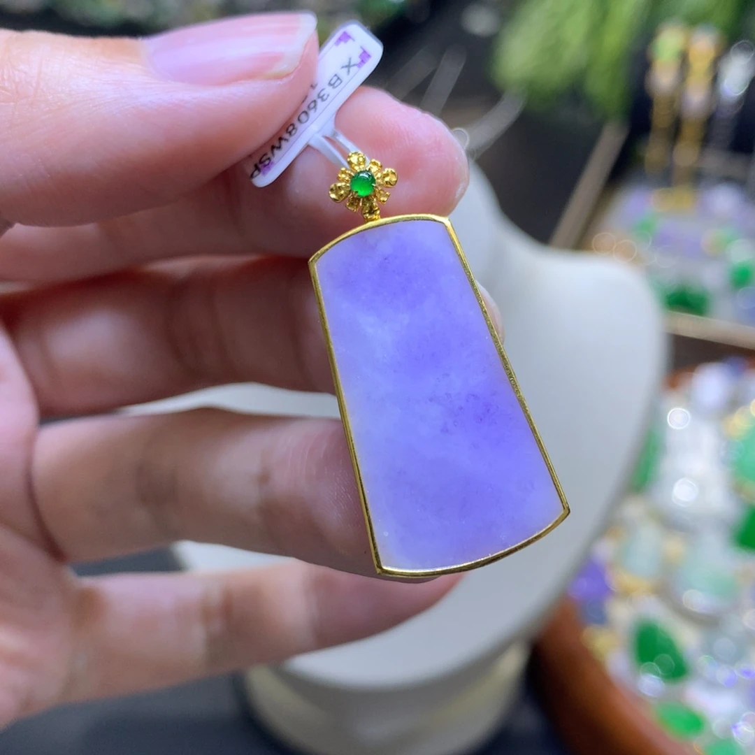 颈饰18K金镶嵌翡翠