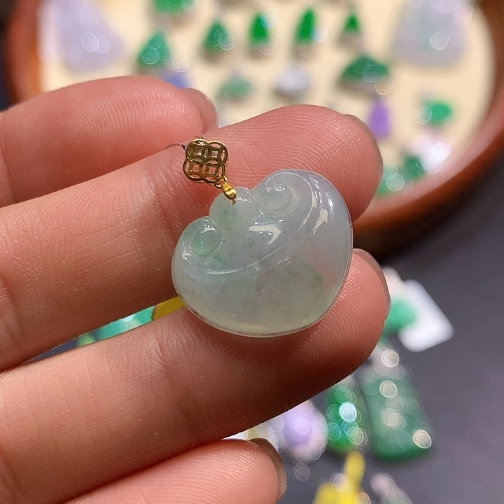 翡翠吊坠(不含链)18K金镶嵌