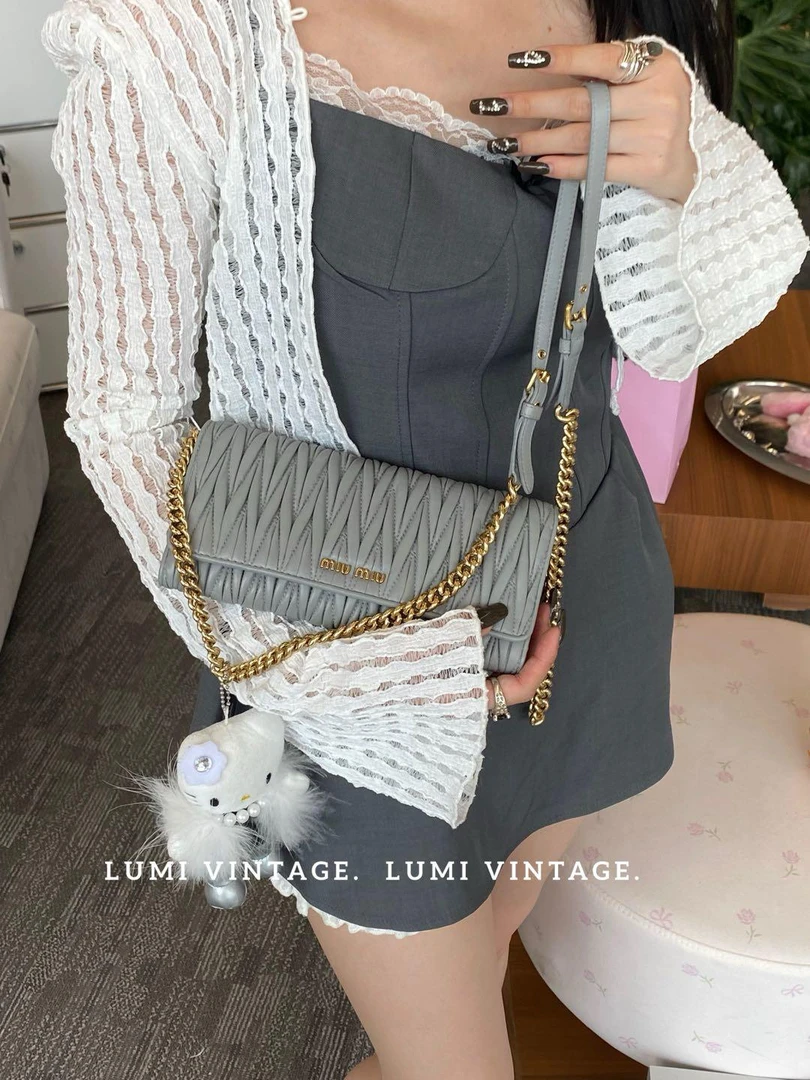 95新 MIU MIU/缪缪 灰色褶皱羊皮woc单肩包76429653