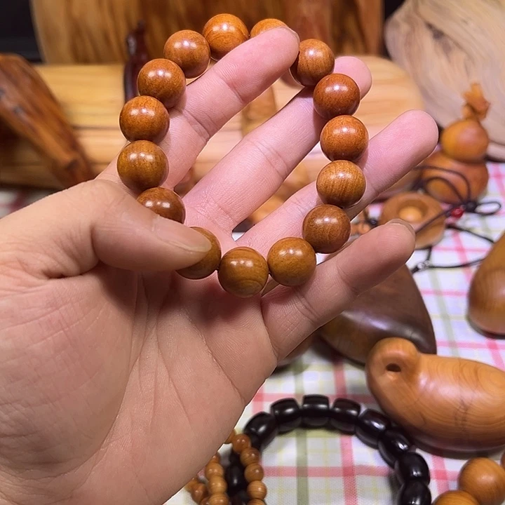 诗***轩柏木（崖柏）陈化老料手串把件