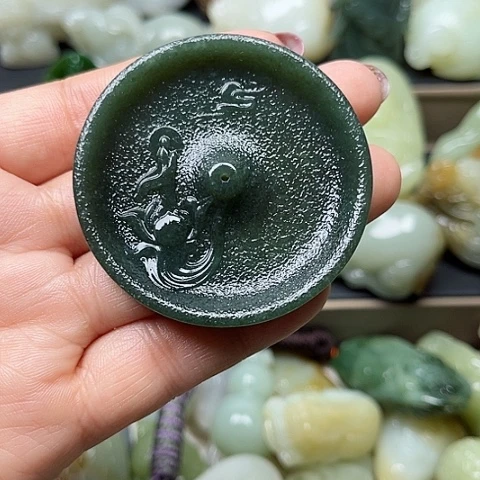颈饰未镶嵌和田玉龍**神