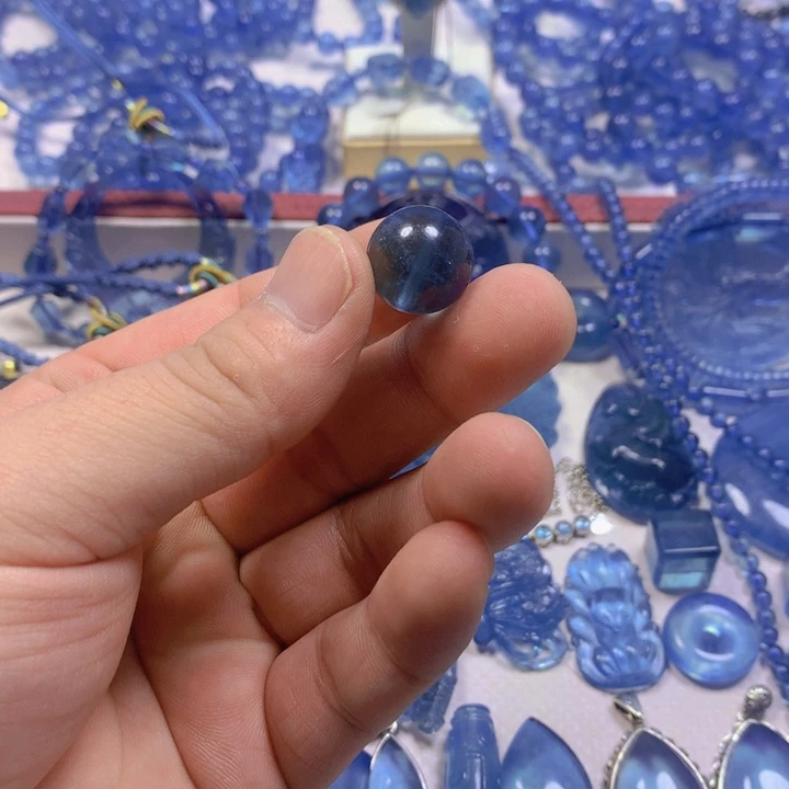 海蓝宝石颈饰未镶嵌天**和