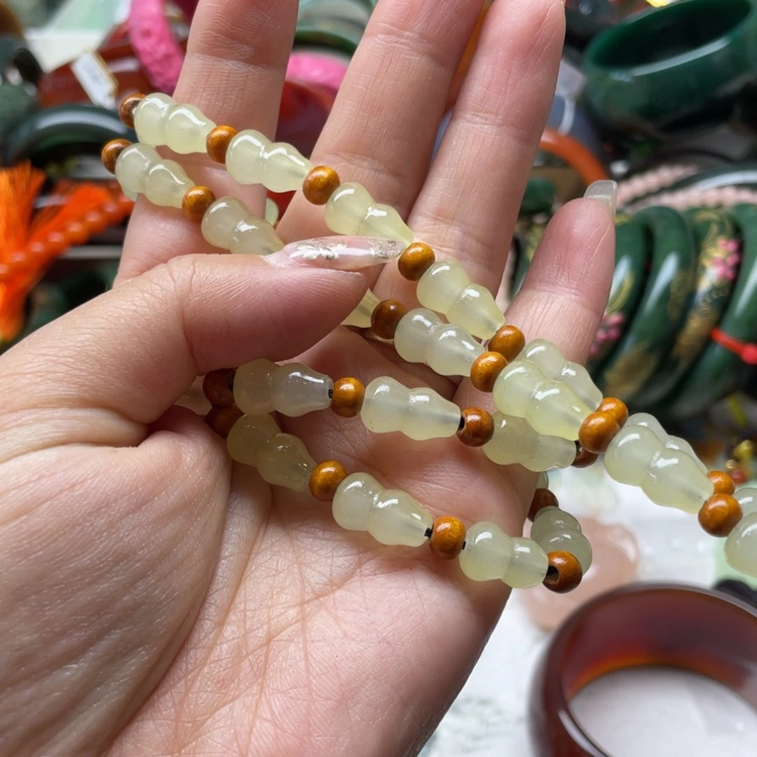 石英岩玉未镶嵌颈饰