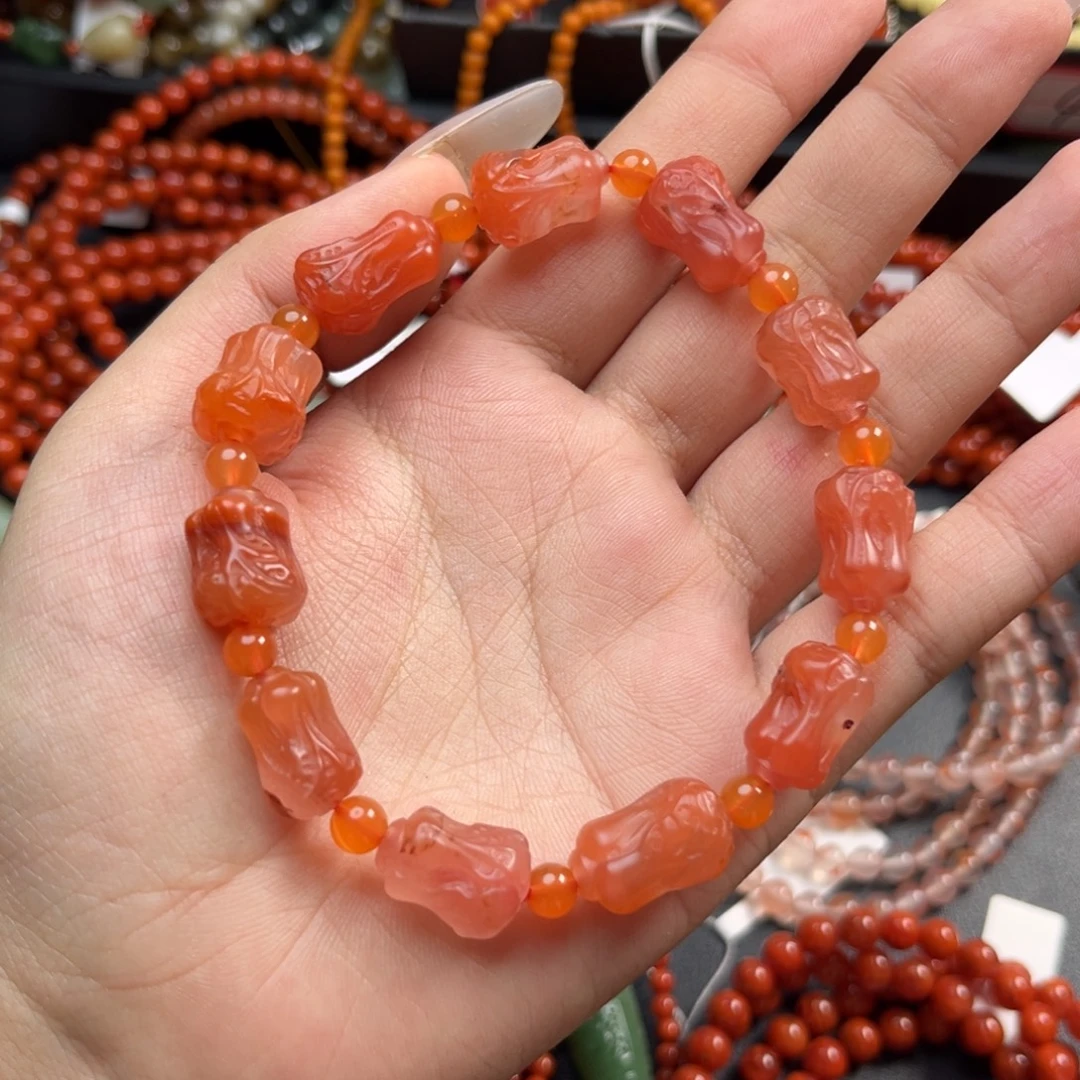 郁***娘南红玛瑙未镶嵌珠宝奇石