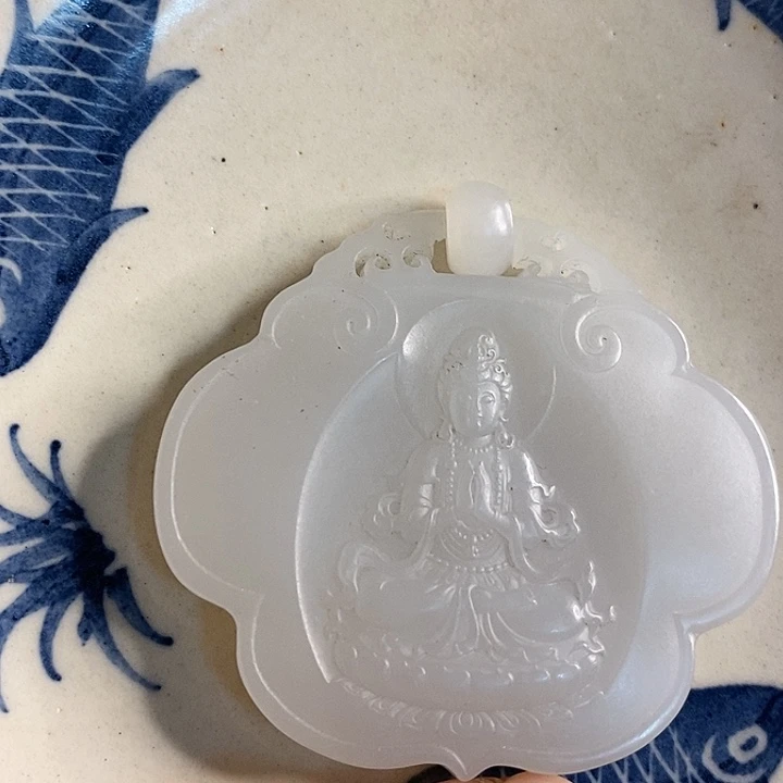 摆件上****）新号开播瓷器一个