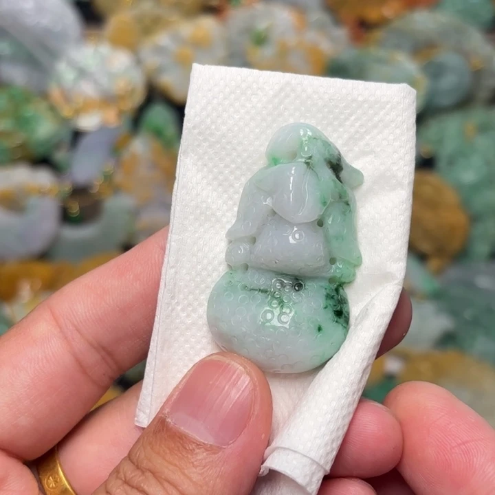 翡翠颈饰未镶嵌吊坠