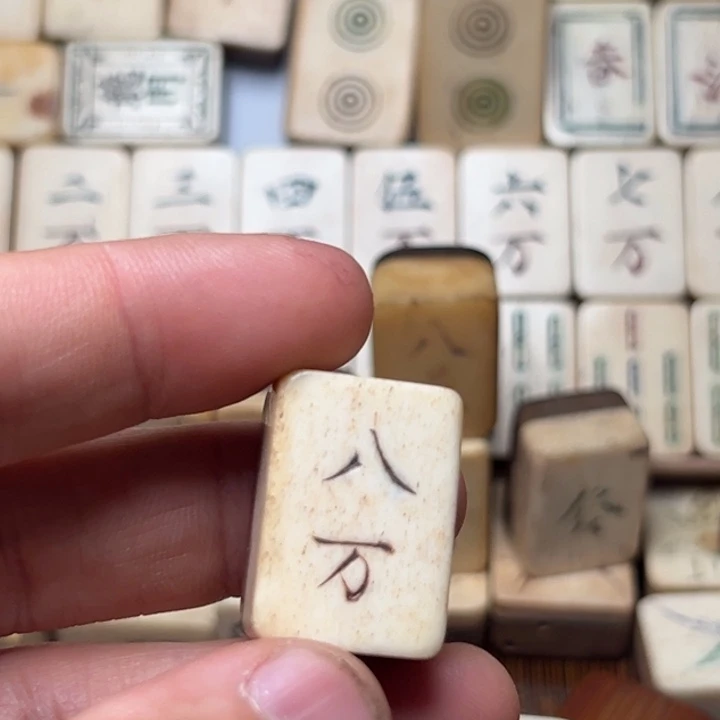 用***8实心竹雕刻手把件