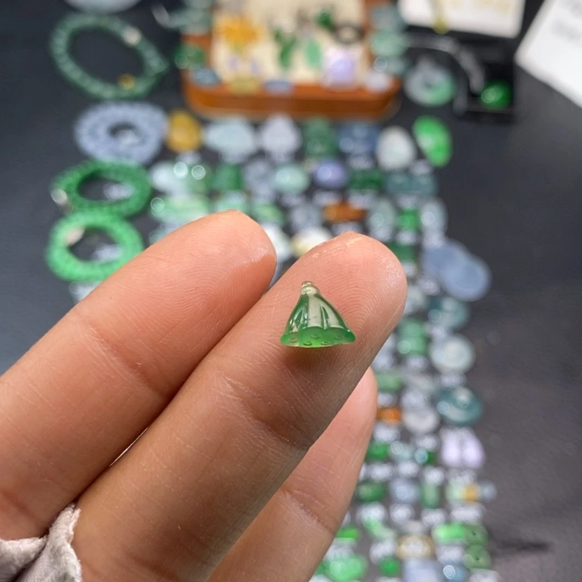 【闪购商品】翡翠挂件未镶嵌莲蓬