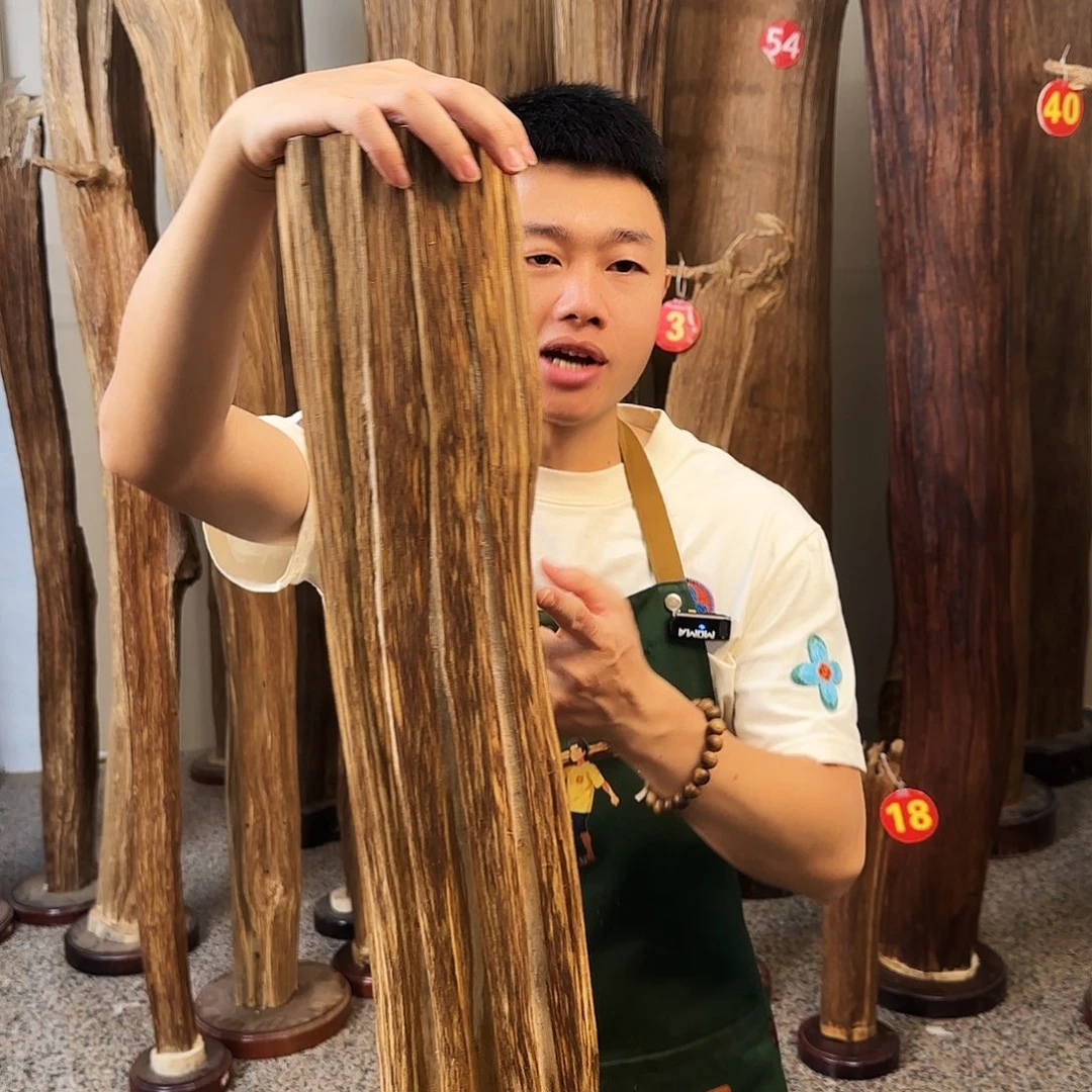 沉香碎屑沉香天然沉香原木摆件➕底座