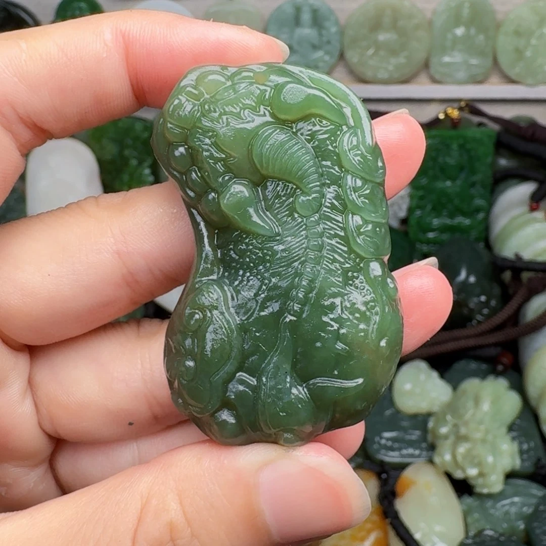 和田玉未镶嵌颈饰