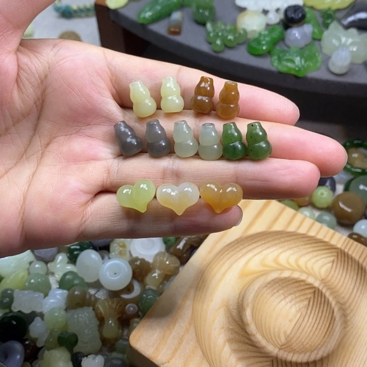 未镶嵌和田玉挂件贾***