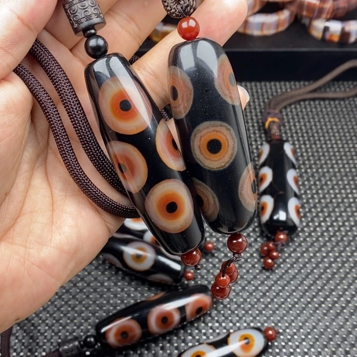 玛瑙/玉髓桶珠未镶嵌泓*九眼两个