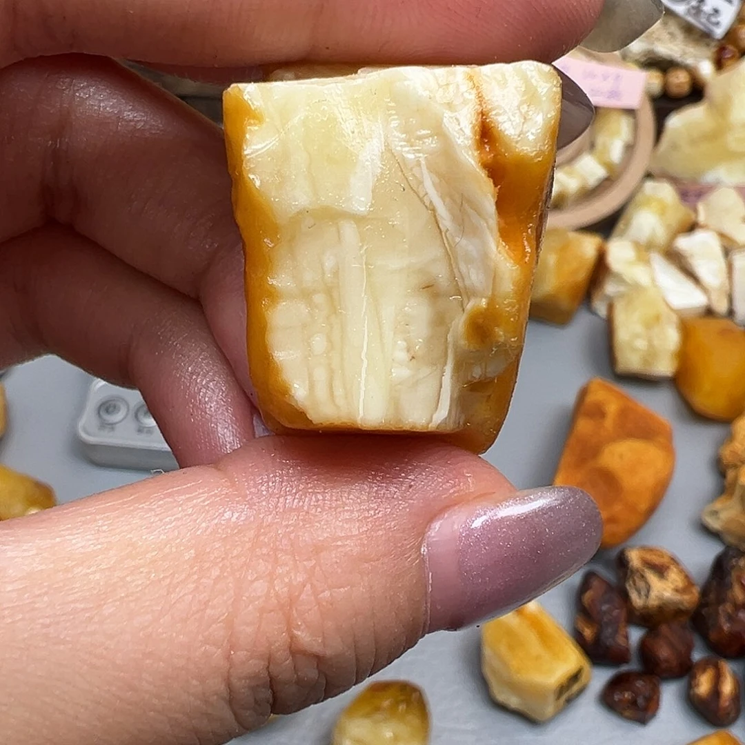 扶***t定制琥珀未镶嵌蜜蜡