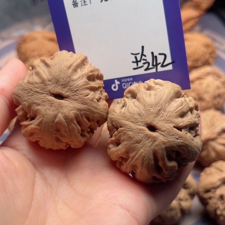 文玩核桃把件辰***文玩核桃把件42