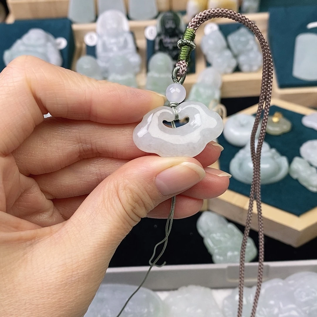 翡翠未镶嵌颈饰锁