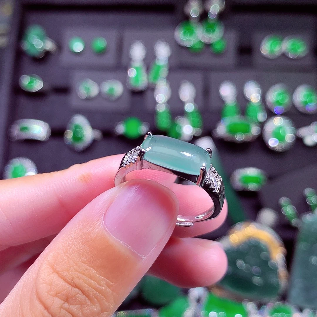 颈饰未镶嵌翡翠天然