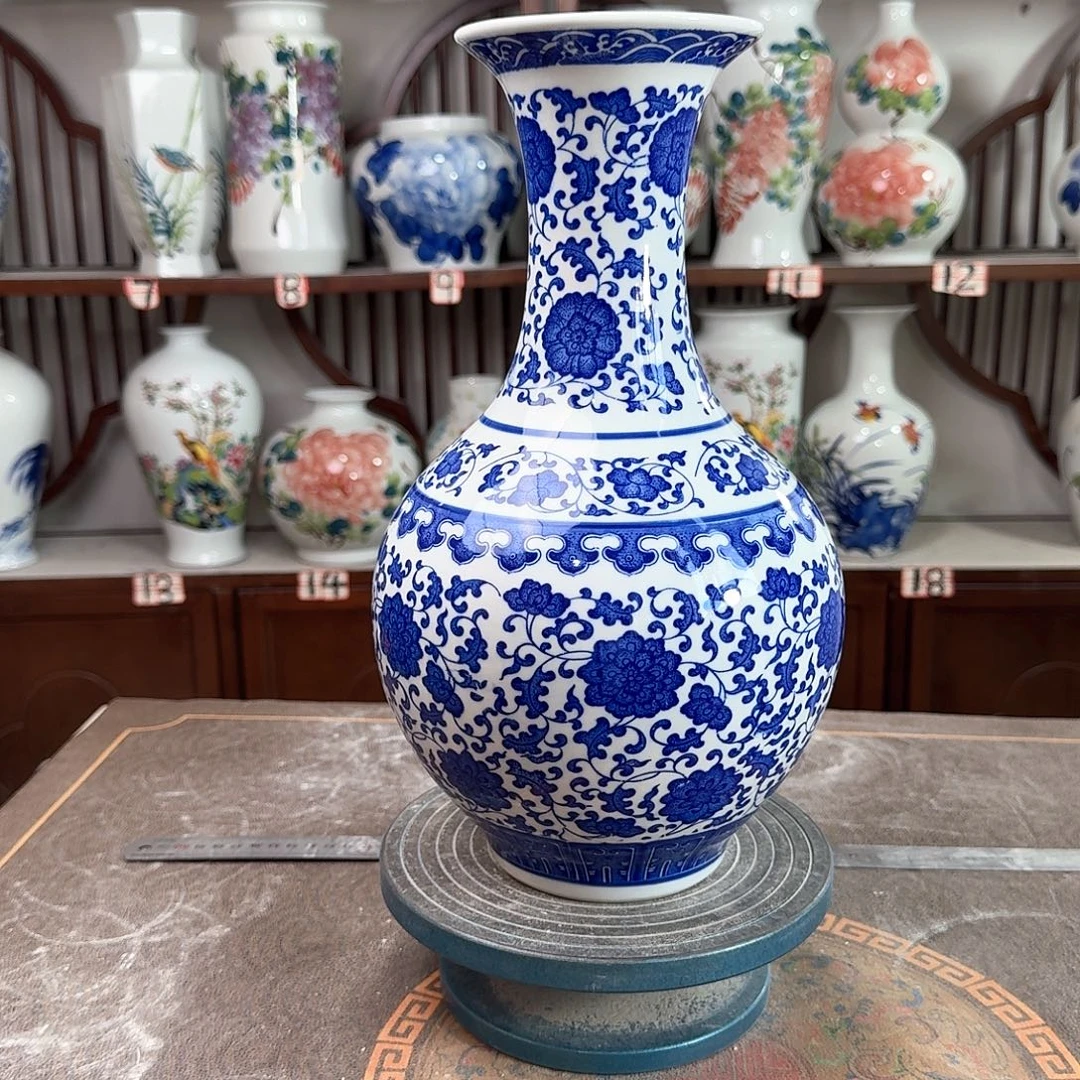 摆件景德镇陶瓷缠枝