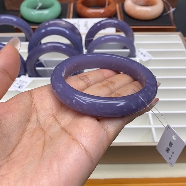 知***…未镶嵌手镯石英质玉