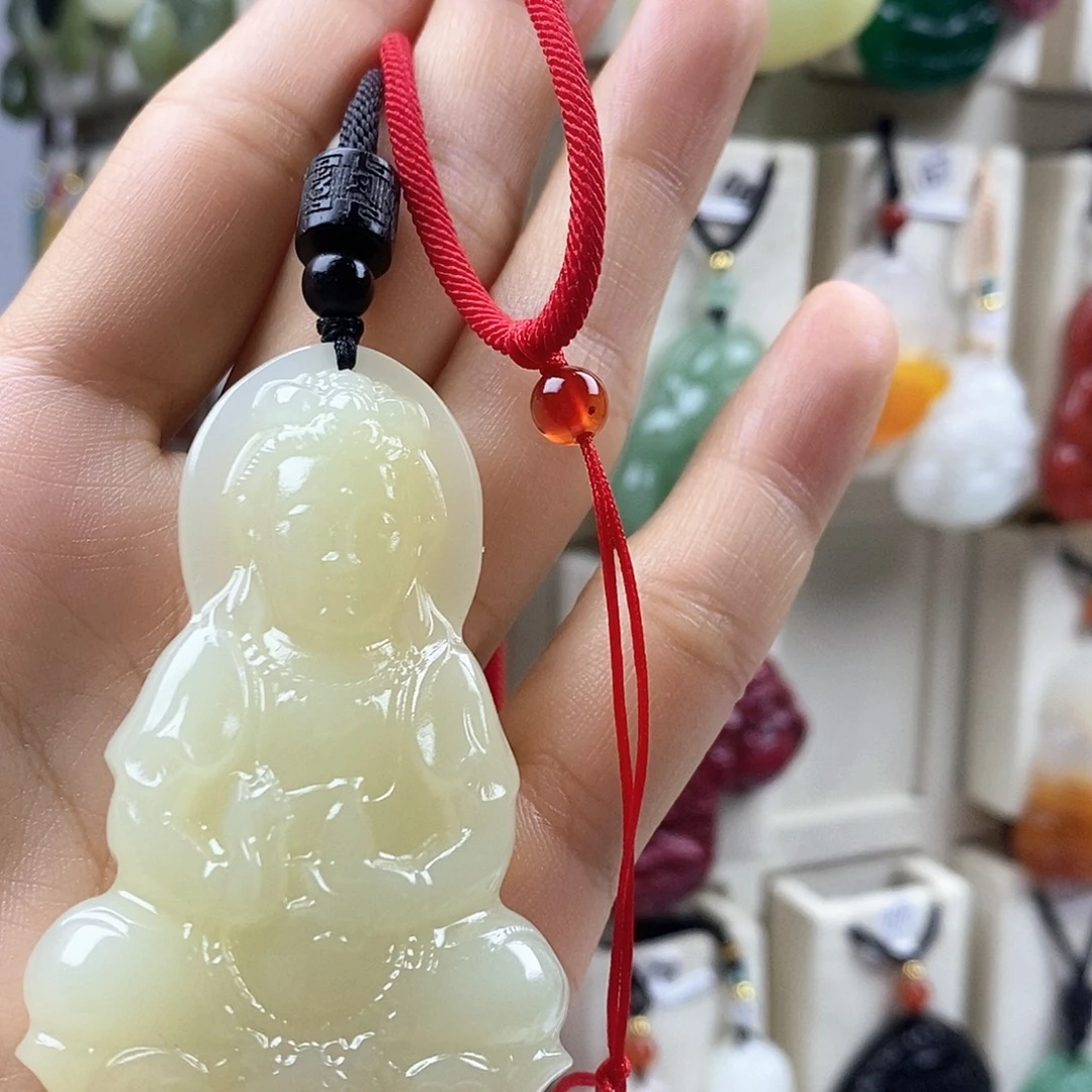 吴***琼颈饰未镶嵌石英质玉