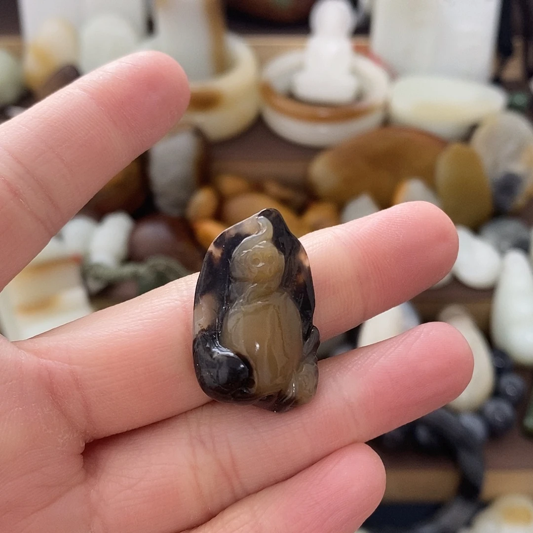 ฅ****和田玉未镶嵌颈饰