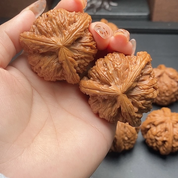 用***2核桃核桃吊坠白狮子