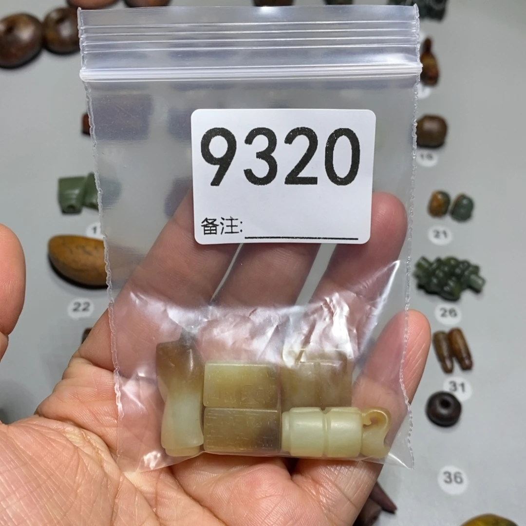 颈饰未镶嵌透闪石质玉马*徐