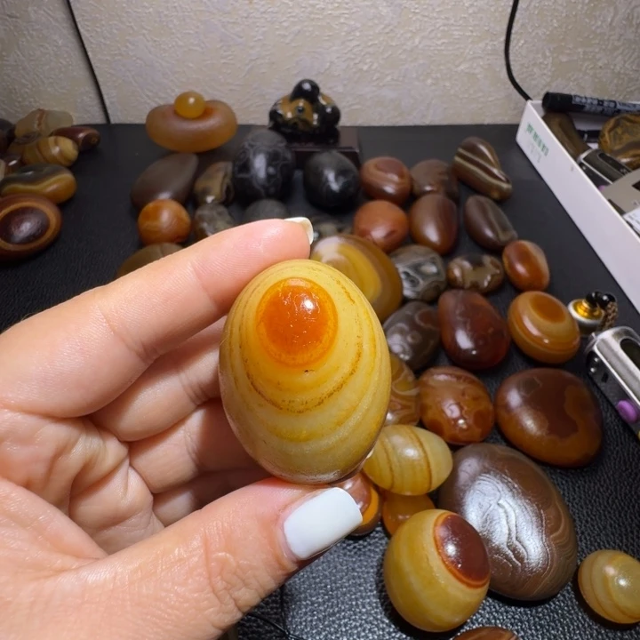 龙***神瓷片马达加斯加奇石手把件浮雕