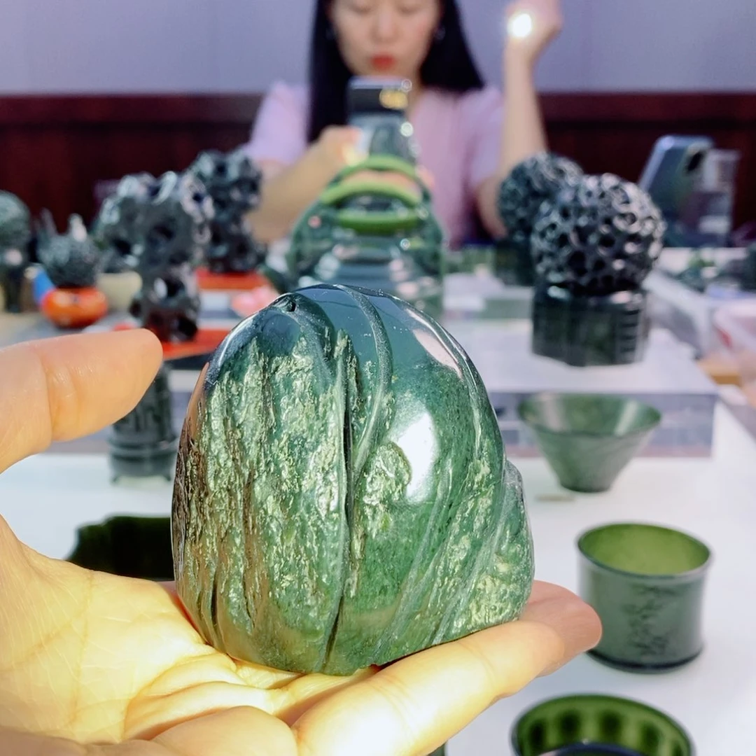 未镶嵌和田玉（青玉）摆件