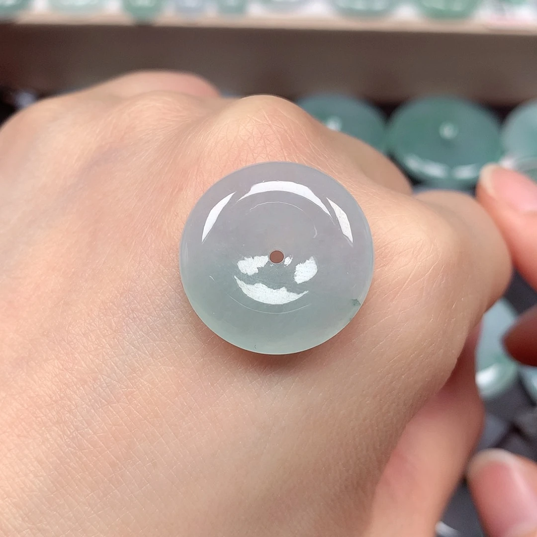 翡翠未镶嵌颈饰平安扣