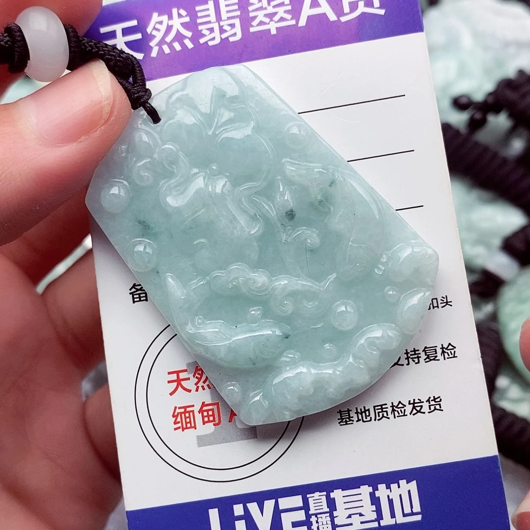翡翠挂件未镶嵌翡翠