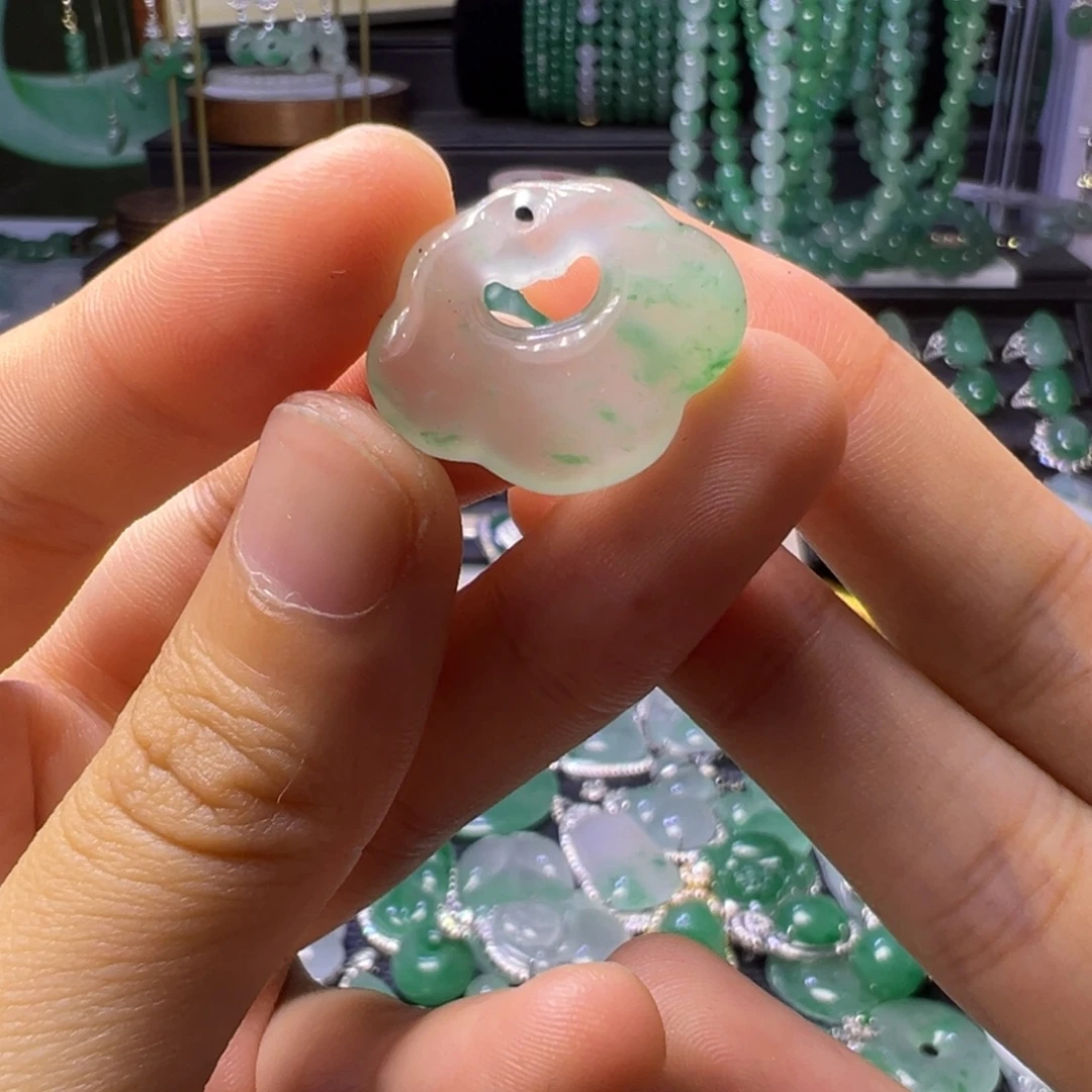 石英质玉（非洲翠）未镶嵌颈饰