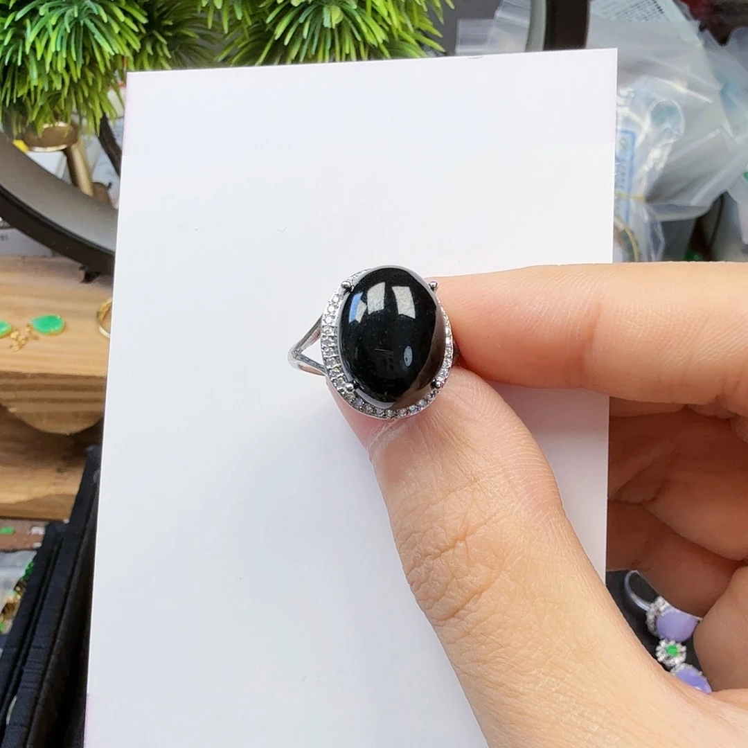 翡翠颈饰未镶嵌一件