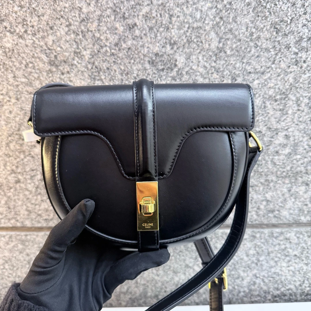95新 Celine/思琳  12395664/KIKIFIFI/小号黑金马鞍包