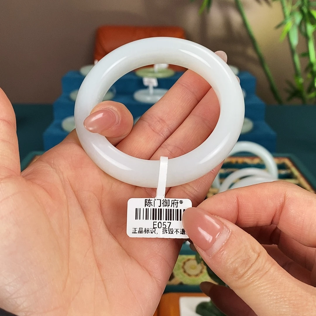 和田玉未镶嵌手镯E057