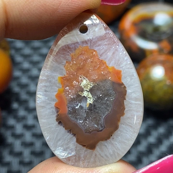 玛瑙/玉髓颈饰足铂镶嵌