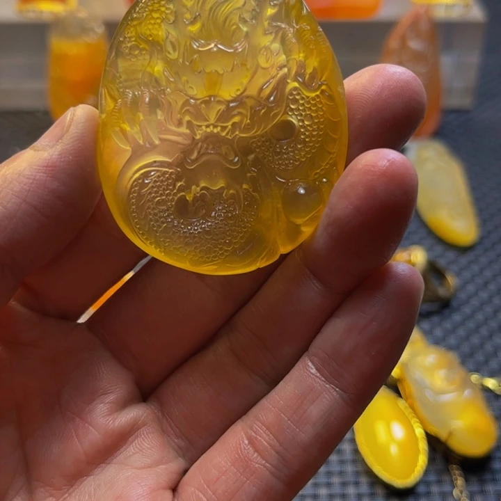 北***东未镶嵌旦面石英质玉